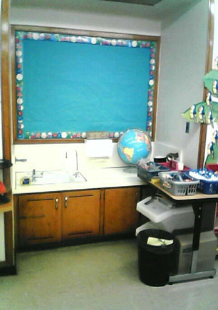 sink_in_classroom_and_supplies_17